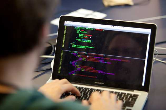 Man typing on a latop computer